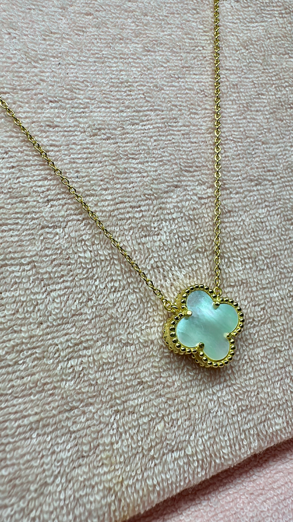 Reversible Golden/White Clover Chain