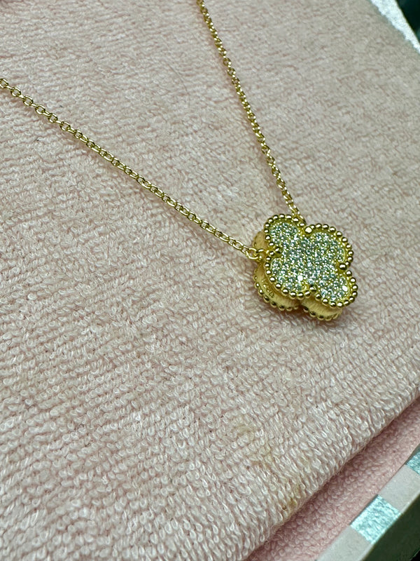 Reversible Golden/White Clover Chain