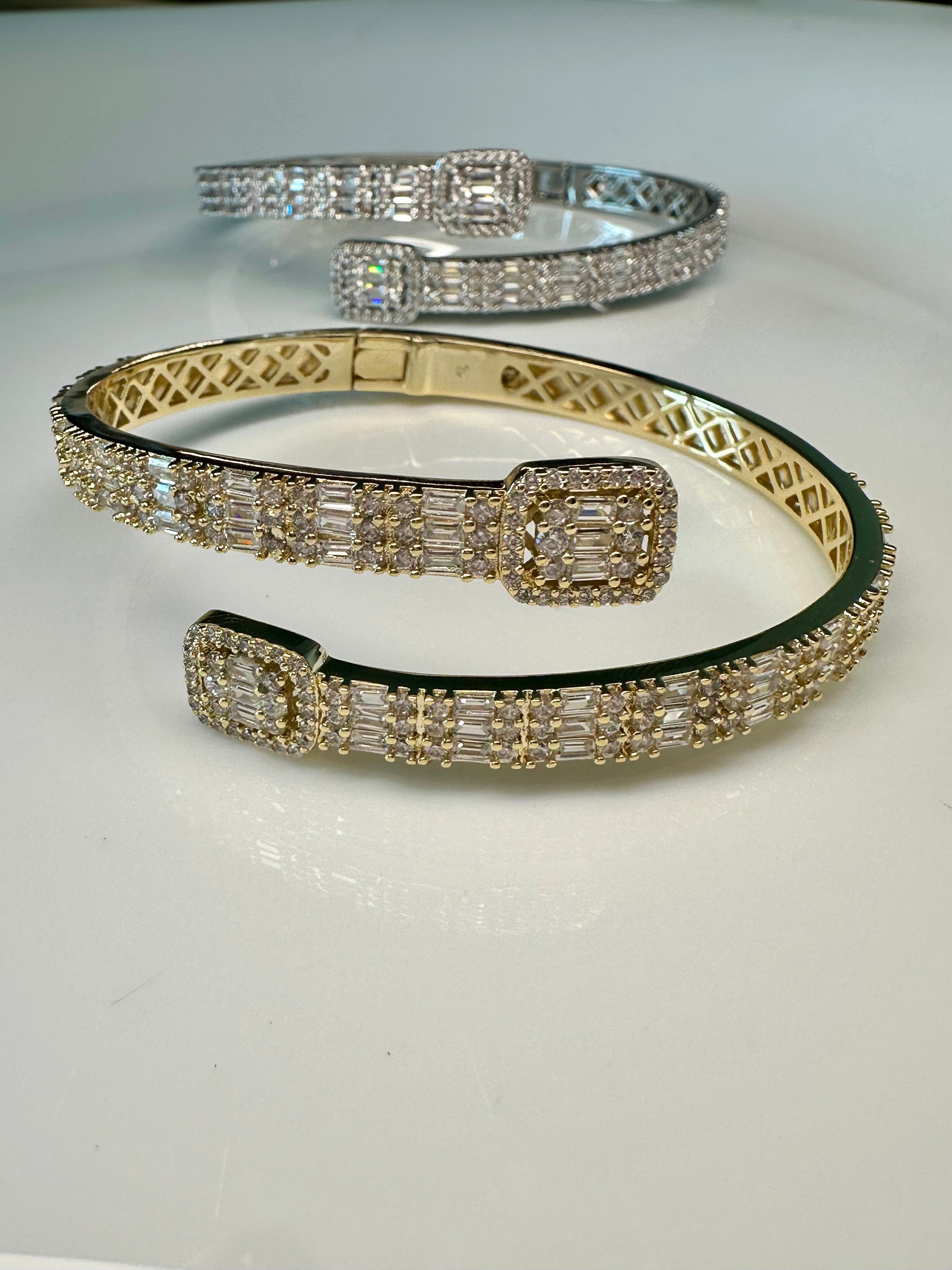 Luxe Buckle Bangle