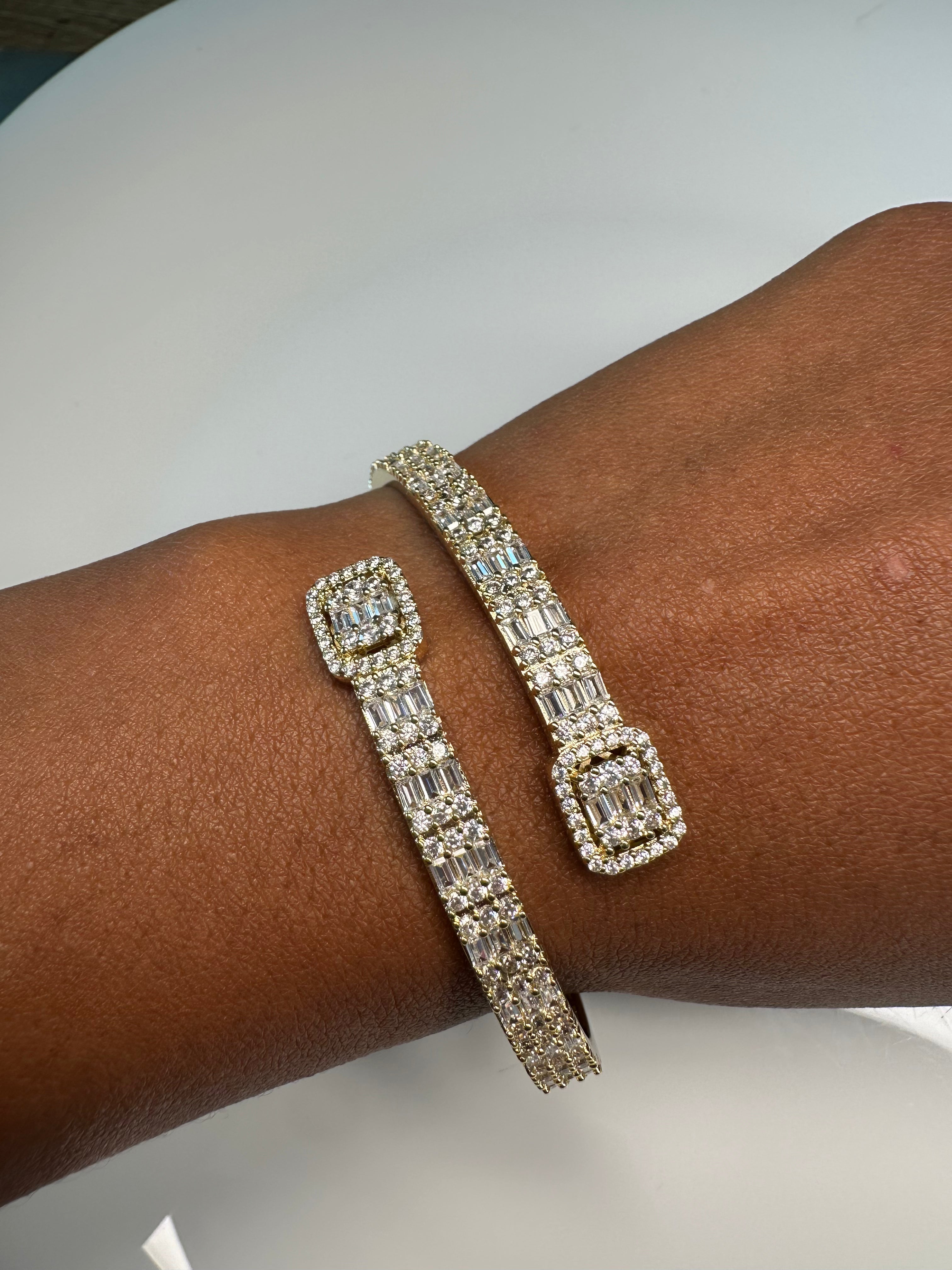 Luxe Buckle Bangle