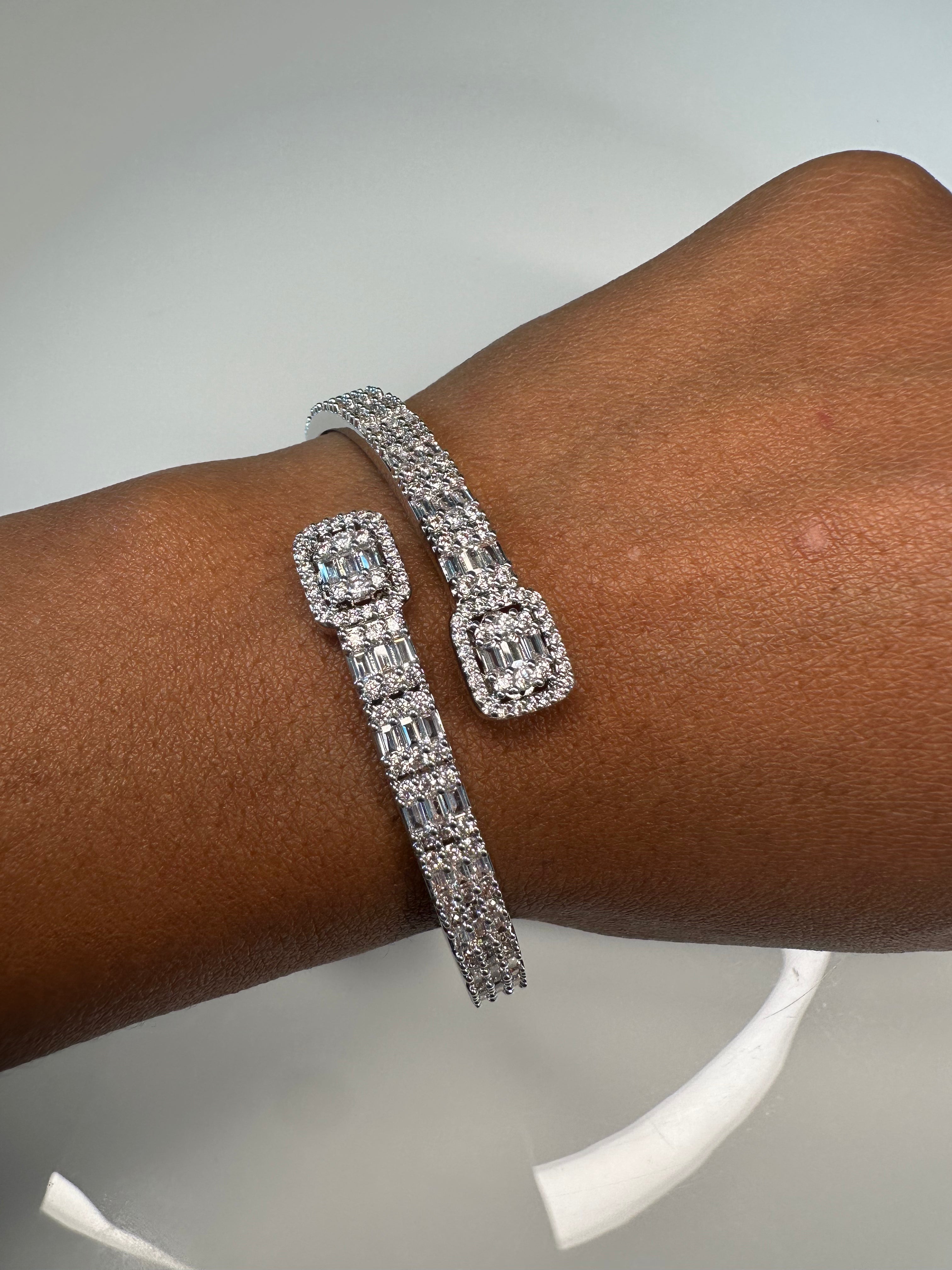 Luxe Buckle Bangle