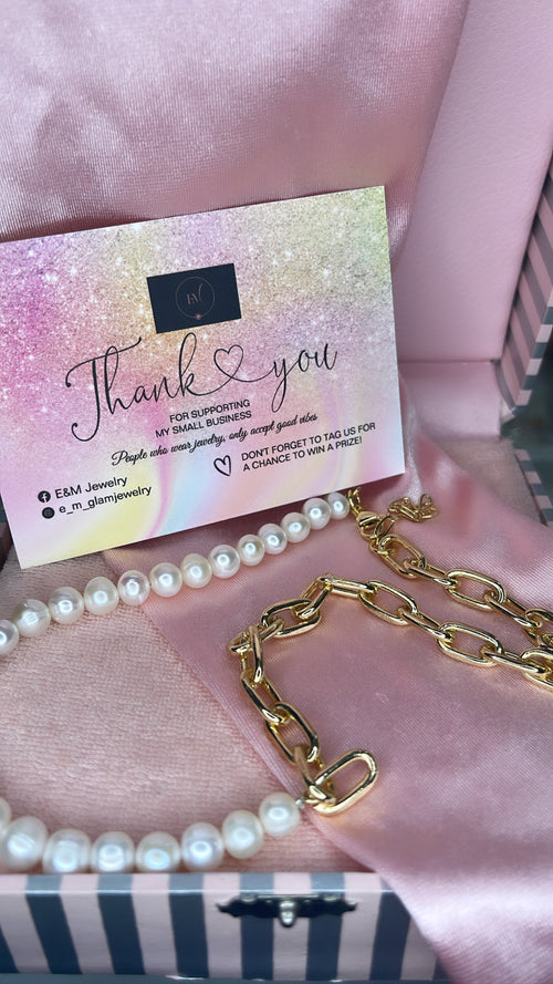 The Iconic Pearl Necklace