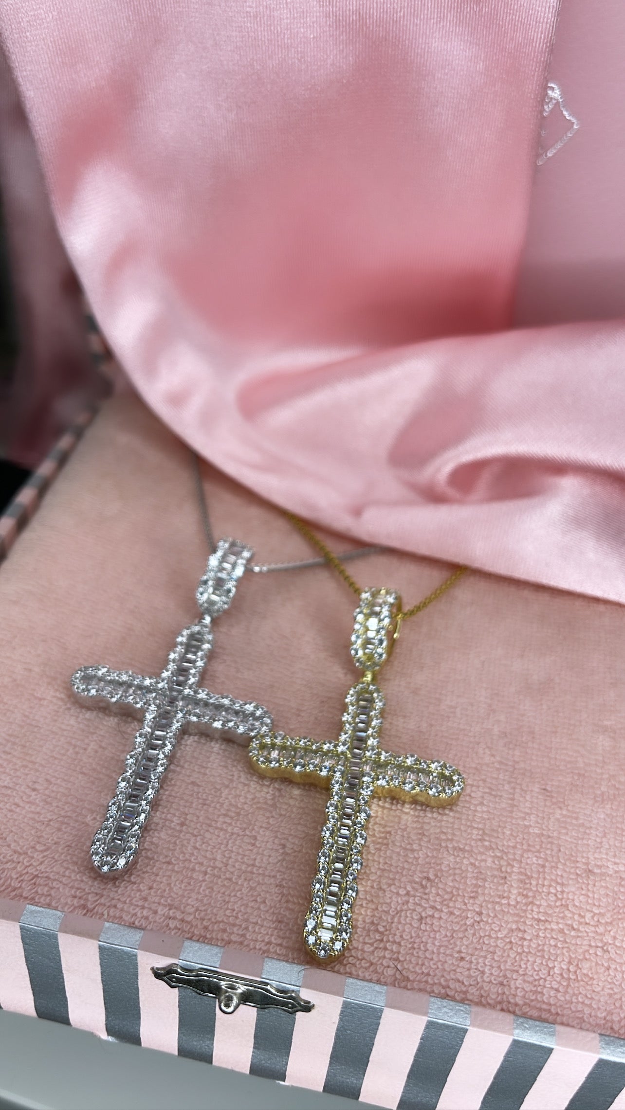 Rosalia cross chain