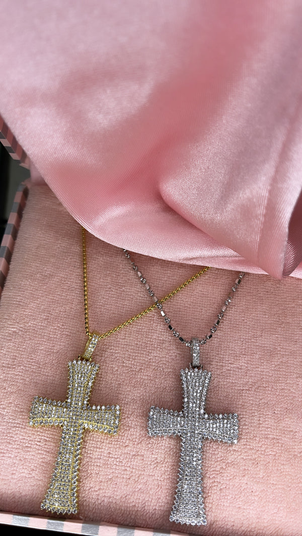 La Reina Cross Chain