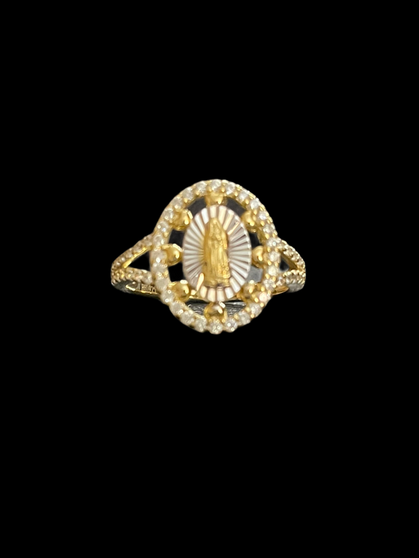 Virgen with stones ring