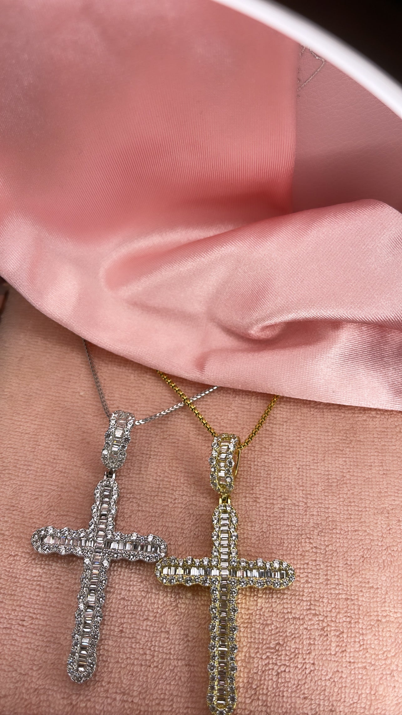 Rosalia cross chain