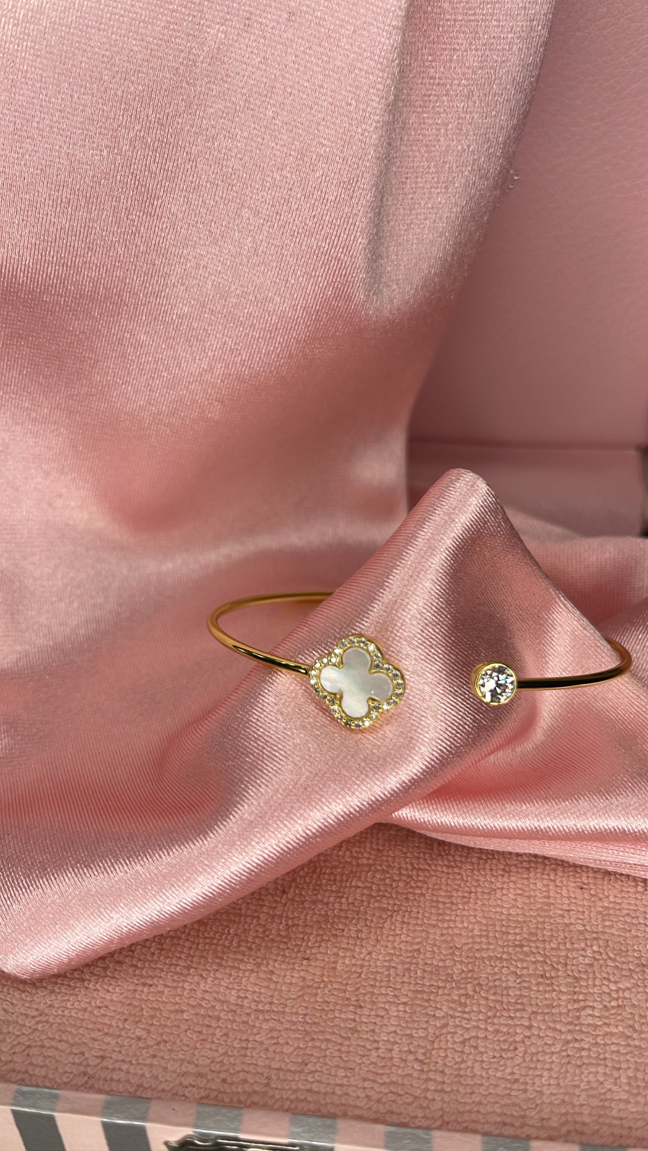 Glamour Clover Bracelet