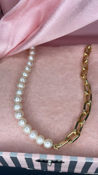 The Iconic Pearl Necklace