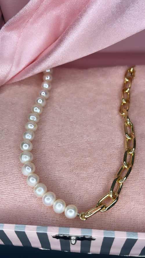 The Iconic Pearl Necklace