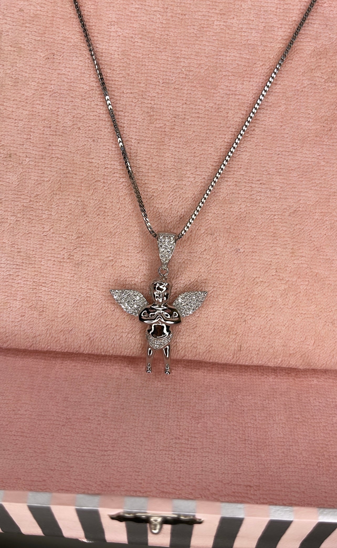 El Angel Solitario Chain