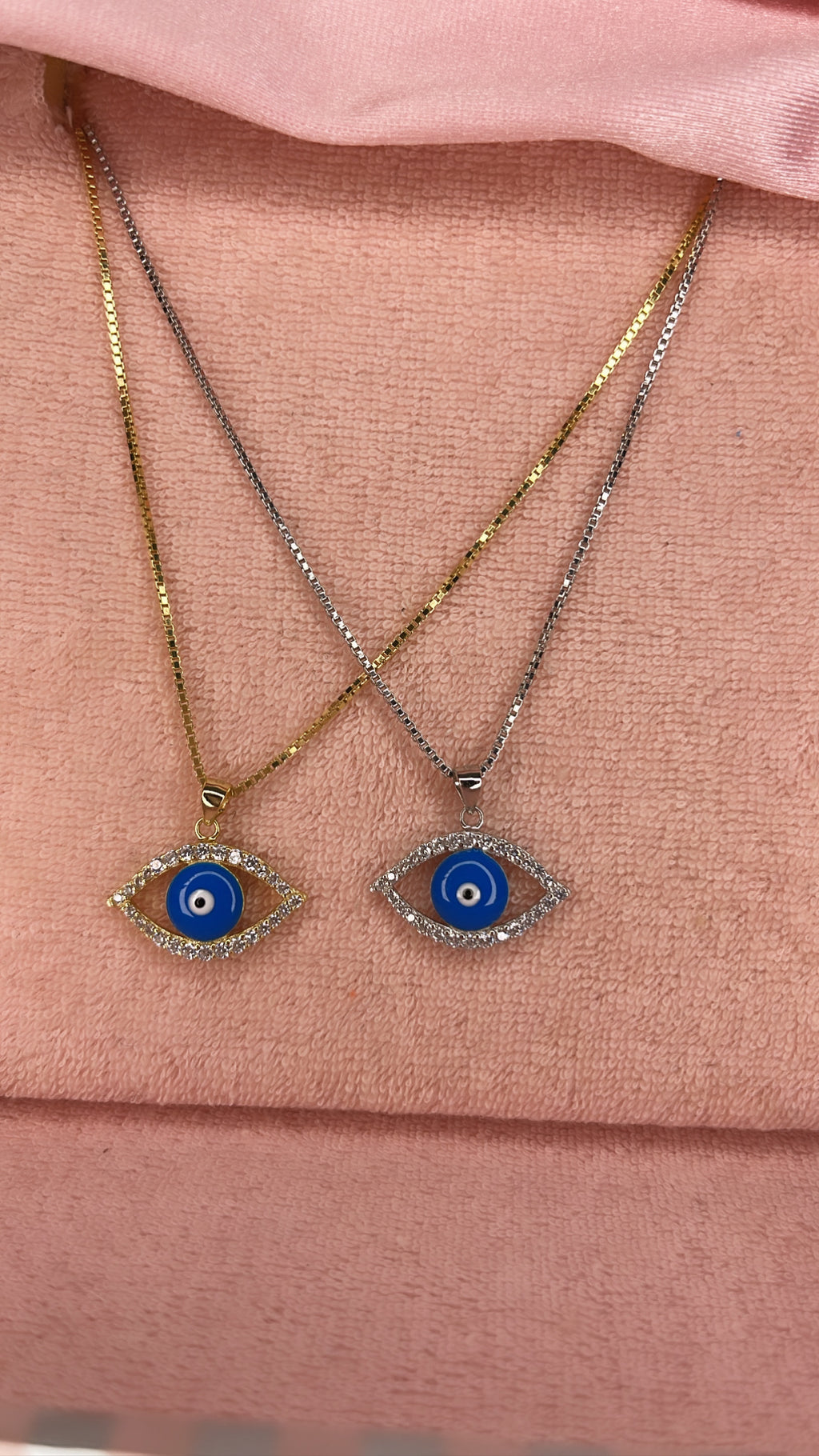 Protegidos necklace