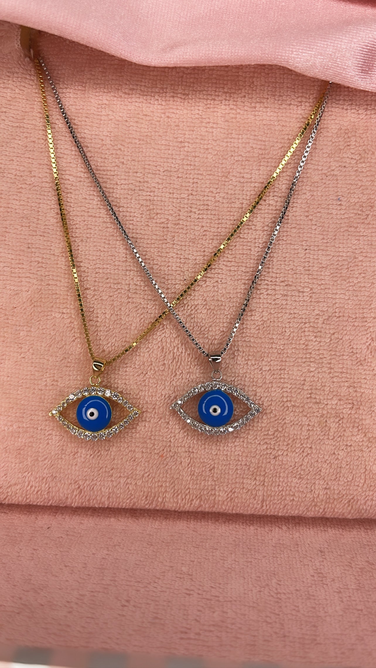 Protegidos necklace