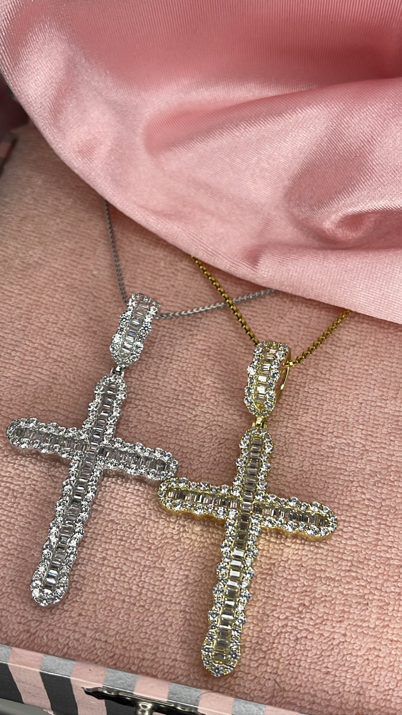 Rosalia cross chain