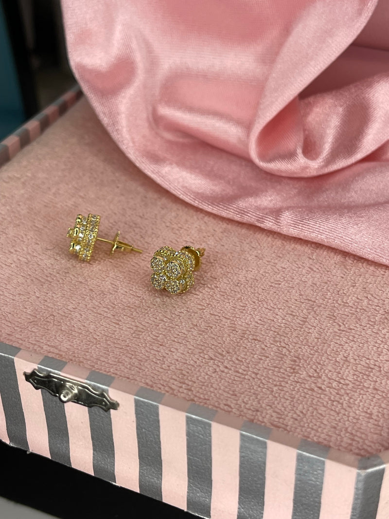 The Four Leaf Clover Earrings in Gold